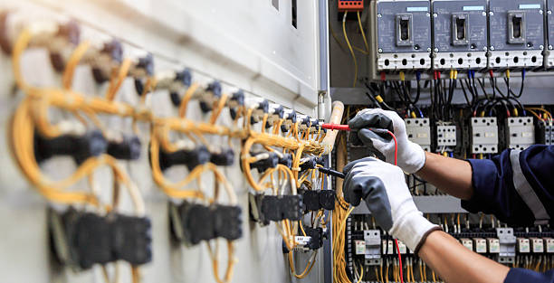 Professional Electrician technician working in Cliffside Park, NJ